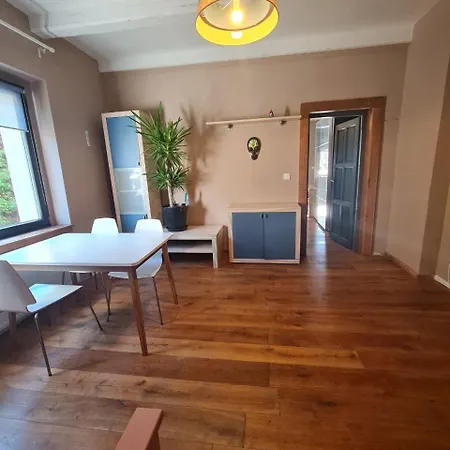 Airport Private Apartment, Advance Registration, No Reception, Self Check-in, Calm Environment, Non-smoking Guests Tuchomerice