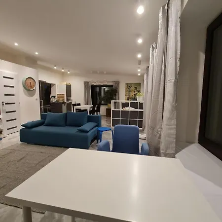 Apartmán Airport Private Apartment, Advance Registration, No Reception, Self Check-in, Calm Environment, Non-smoking Guests Tuchomerice