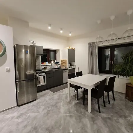 Apartmán Airport Private Apartment, Advance Registration, No Reception, Self Check-in, Calm Environment, Non-smoking Guests Tuchomerice