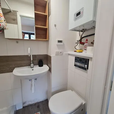 Airport Private Apartment, Advance Registration, No Reception, Self Check-in, Calm Environment, Non-smoking Guests Apartmán Tuchomerice