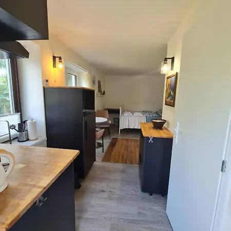 Airport Private Apartment, Advance Registration, No Reception, Self Check-in, Calm Environment, Non-smoking Guests Apartmán *