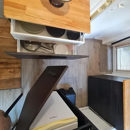 Airport Private Apartment, Advance Registration, No Reception, Self Check-in, Calm Environment, Non-smoking Guests Apartmán Tuchomerice