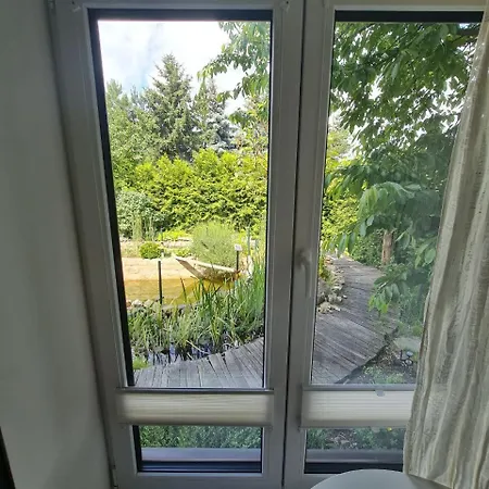 Airport Private Apartment, Advance Registration, No Reception, Self Check-in, Calm Environment, Non-smoking Guests شقة Tuchomerice