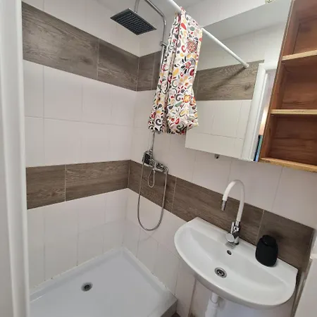 Airport Private Apartment, Advance Registration, No Reception, Self Check-in, Calm Environment, Non-smoking Guests Tuchomerice