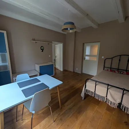 Apartmán Airport Private Apartment, Advance Registration, No Reception, Self Check-in, Calm Environment, Non-smoking Guests Tuchomerice