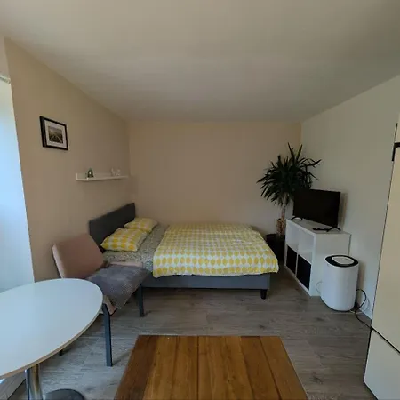 Apartmán Airport Private Apartment, Advance Registration, No Reception, Self Check-in, Calm Environment, Non-smoking Guests *