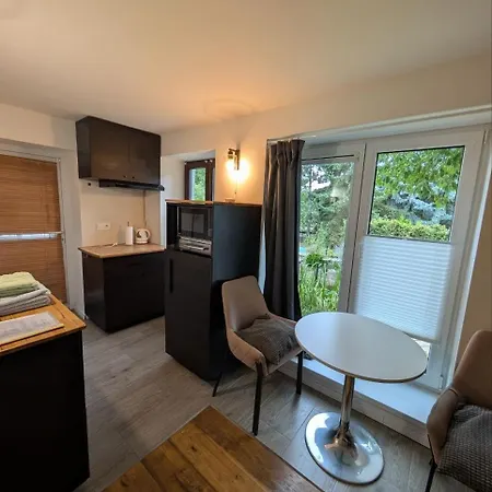 Apartmán Airport Private Apartment, Advance Registration, No Reception, Self Check-in, Calm Environment, Non-smoking Guests Tuchomerice